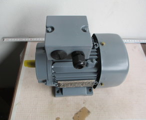 Электродвигатели 
squirrel cage ind. motor DMA271G2 0,55kW
Output 0,55 kW
Duty S 1
Speed 2820 RPM
Voltage D 230V / Y 400V
Frequency 50 Hz
Cos. phi 0.82
Nom.current 2,31 A / 1,32 A
Mounting IM2101 FT85
Method of cooling IC411
Degree of protection IP55
Nom. torque 1,86 Nm
Efficiency IEC  Marathon Electric (brand of Regal Beloit)