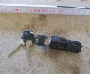 Выключатель
387010Y2380
Berechtig.-Schalter E-ø=16.2mm
42V/100mA/Abzugst. Pos 0+1+2+3
1.10.119.967/0000 RAFI