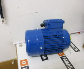 Электродвигатель
Drehstrom-Norm-Motor Wirkungsgradklasse IE3 gemäß IEC60034-2-1
Fabrikat EMK, Type KAE2A80B-4B14AE3K
Leistungsdaten:
400VY bei 50 Hz, 0,75kW 1420 U/min.
460VY bei 60 Hz, 0,75 kW, 1704 U/min.
Bauform B14A, IP55, Iso F(B)
Welle 19 x 40 mm, Flansch 100 / 80 / 120 mm
Position beinhaltet:
Festlager [BS]
1 x 3 Kaltleiter für Abschaltung 155C°
Variable Klemmenkastenlage durch abschraubbare Füße EMK Motor