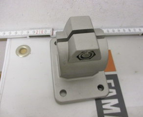 ЗАЖИМ 
FLANSCH-KLEMMVERBINDER Elesa+Ganter