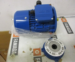 Мотор
Drehstrom-Norm-Motor
Fabrikat EMK, Type KAE1A71B-4B5E1K
Leistungsdaten:
400VY bei 50 Hz, 0,37kW 1375 U/min.
460VY bei 60 Hz, 0,43 kW, 1650 U/min.
Bauform B5, IP55, Iso F(B)
Welle 14 x 30 mm, Flansch 130 / 110 / 160 mm, Gewicht 6,4 kg

Position beinhaltet:
Festlager [BS]
1 x 3 Kaltleiter für Abschaltung 155C° EMK Motor