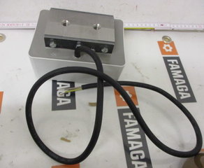 Вибрационный магнит
REO Schwingmagnet
WI 121/14/1.00
BV 221401.00-03
Spannung : G 230 V
Frequenz : 50 Hz
Leistung : 1200 VA
Schwingungen : 3000 1/min.
Luftspalt : 3,0 mm
Kabellänge : 1 m REO ELEKTRONIK REOVIB