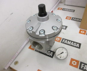 Регулятор давления
Hochleistungsdruckregler mit 2 Manometern, G 2, Regelbereich 0,1 - 3
bar, PE max. 25 bar, Mediums-Umgebungstemp. max. 60 °C
637.201 Riegler