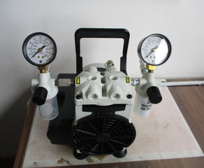 Насос вакуумный
Standard Duty Dry Vacuum Piston Pump, 38 L/min,
230 VAC Cole-Parmer